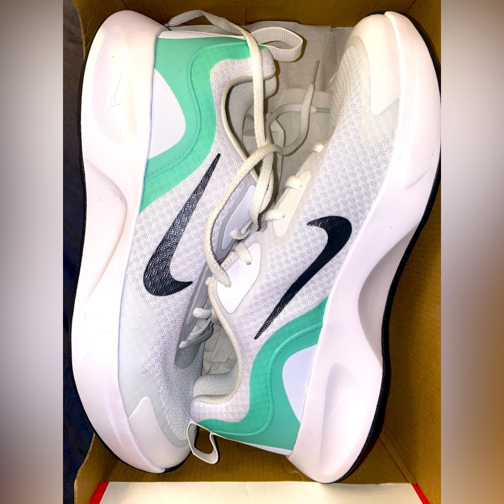 Women’s Nike Wear Allday - NEW